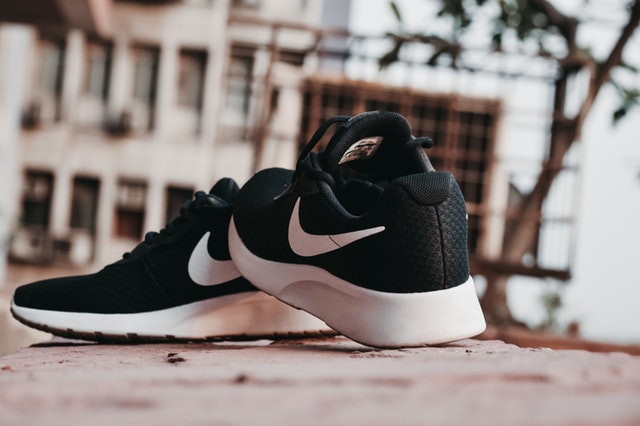 仿牌鞋子国际快递